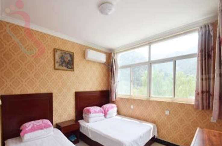 北京房山区玻璃台斯琴格日乐农家院房间图片3