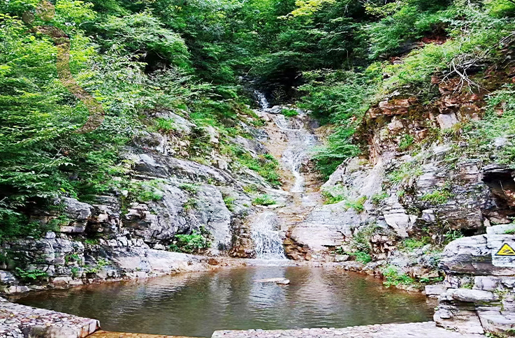 北京房山民宿十渡红梅小院-北京旅游房山农家院十渡民宿京郊游目的地 - 周边游玩
