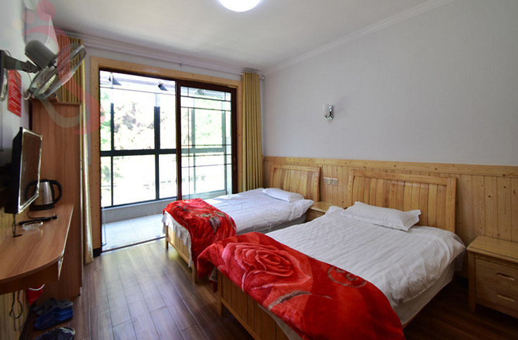 浙江安吉琴芳农家乐房间图片3