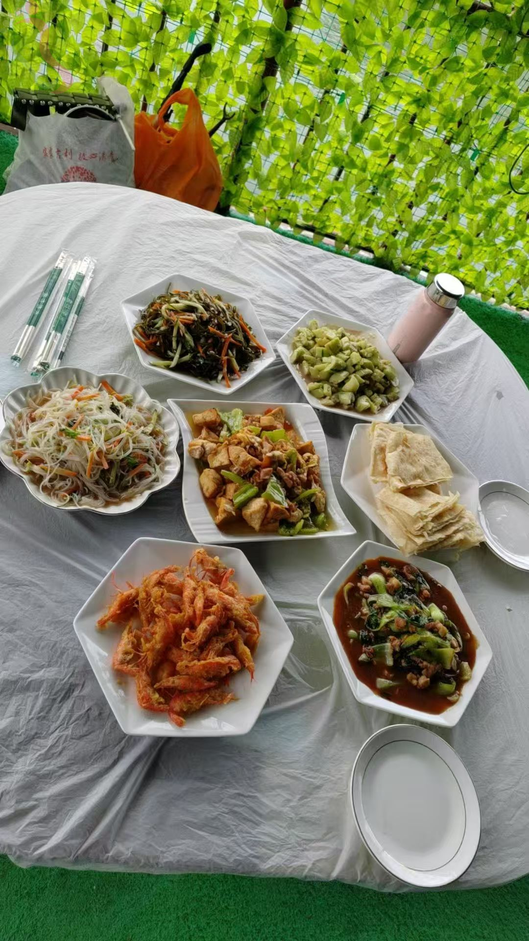 河北旅游白洋淀亚东农家院临水露台周边水景食材新鲜住宿环境整洁美食多样 - 餐饮介绍