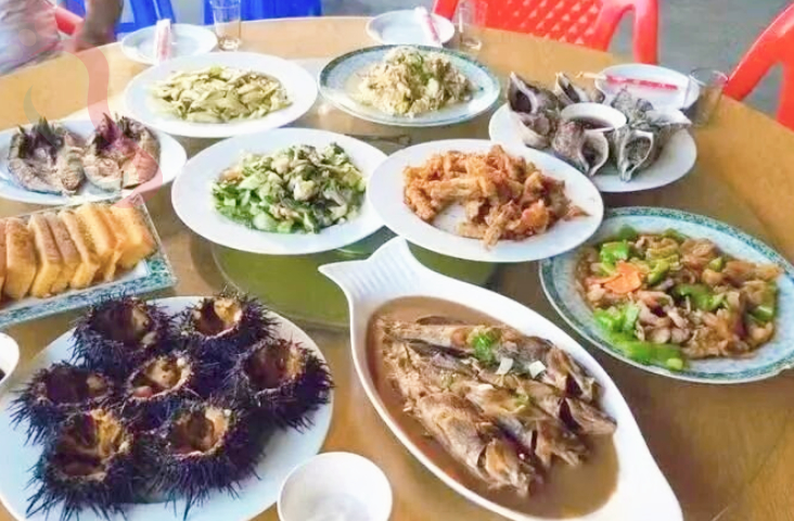辽宁大连长海县獐子岛茂源渔家院食材取自本地海域，老板精通渔家美食多种 - 餐饮介绍